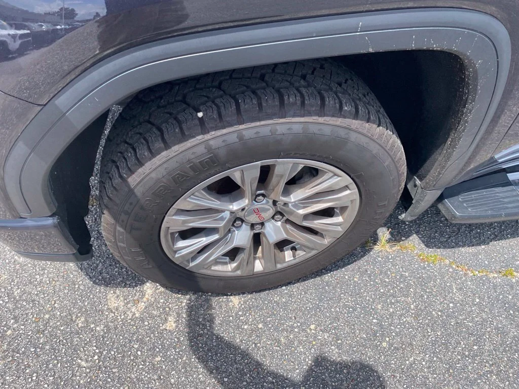 Used 2022 Silver GMC Denali image 19