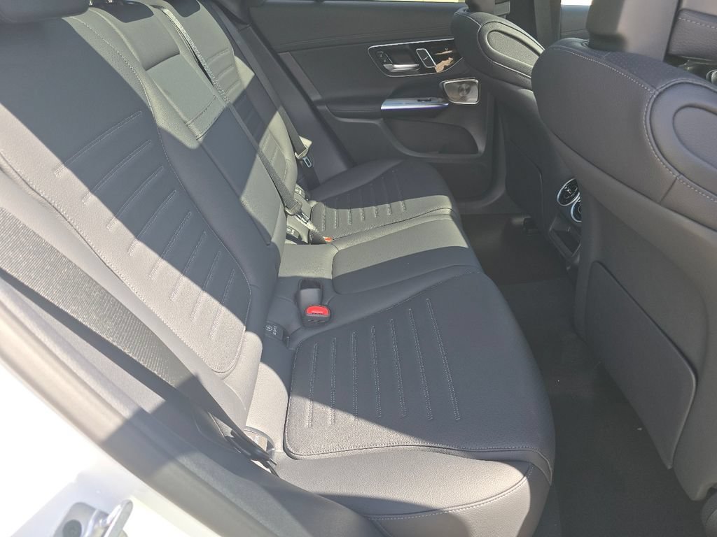 New 2026 MANUFAKTUR Moonlight White Metallic Mercedes-Benz GLC 300 image 59
