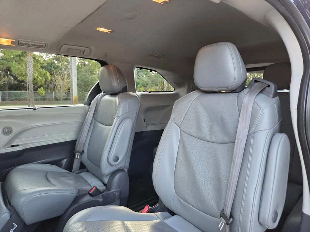 Used 2021  Toyota Limited image 23