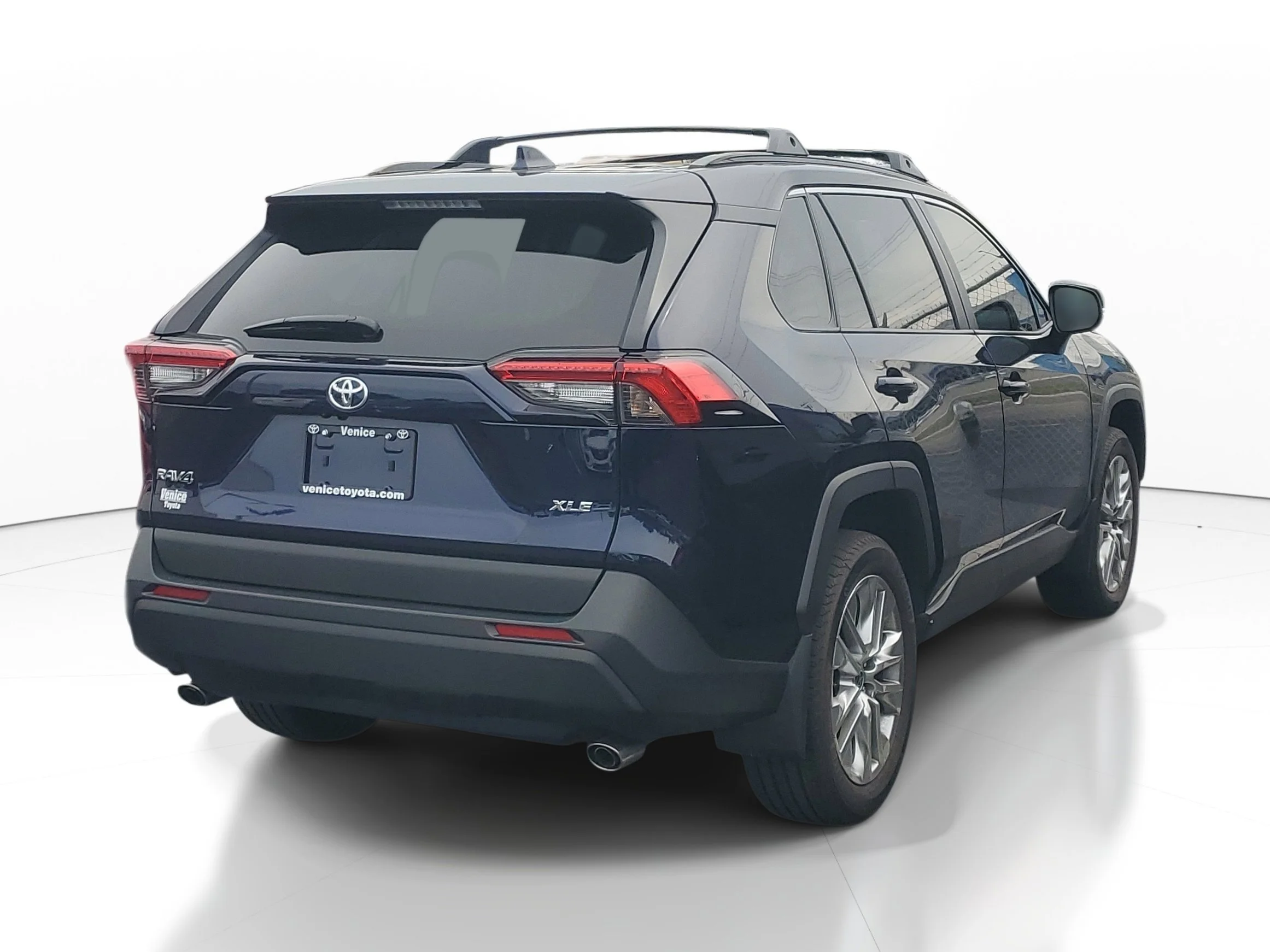 Used 2025 Midnight Black Metallic Toyota XLE Premium image 9