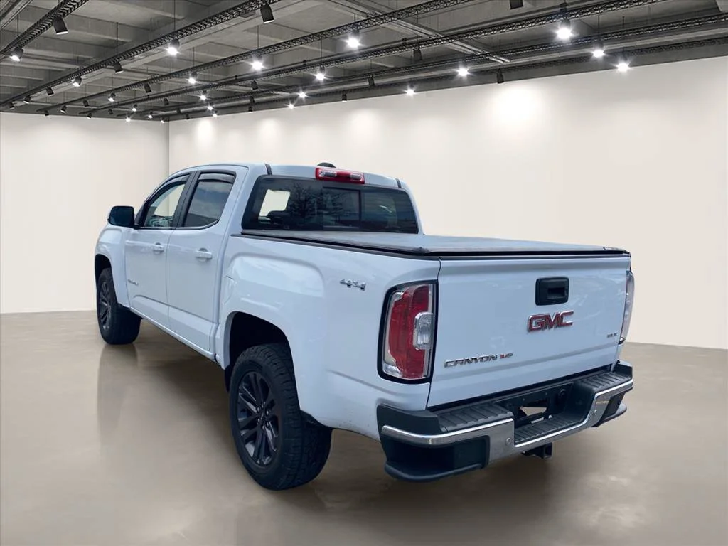 Used 2019 Summit White GMC 4WD SLE image 5