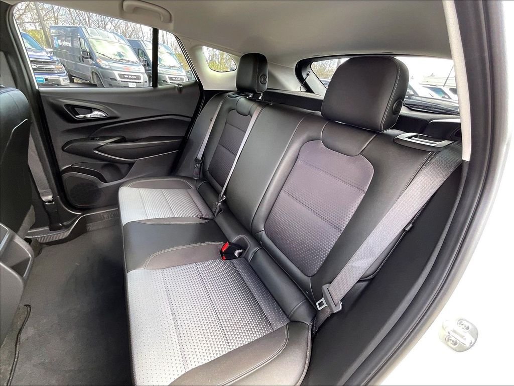 Used 2025 White Chevrolet LT image 14