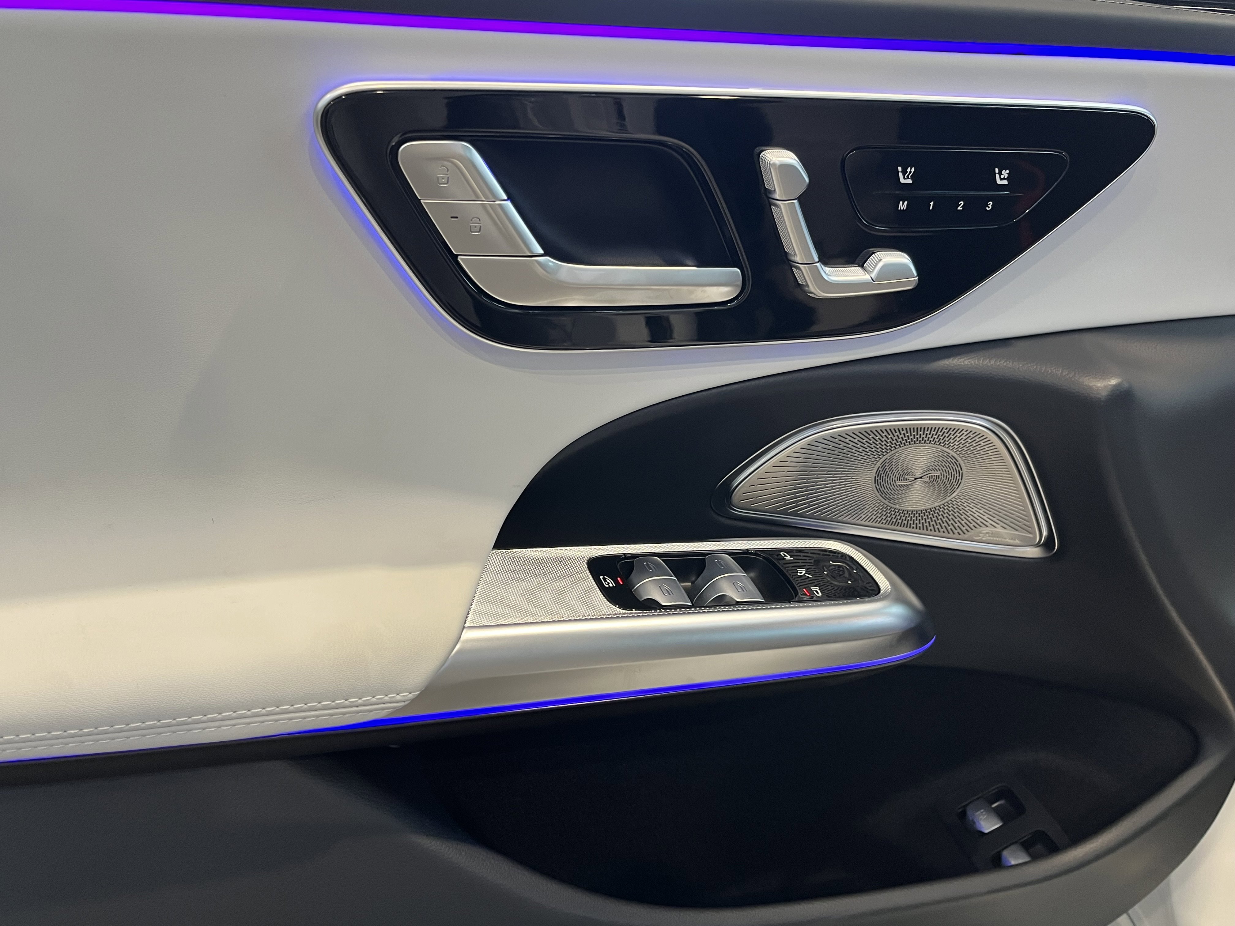 New 2026 MANUFAKTUR Moonlight White Magno Mercedes-Benz AMG® E 53 E image 38