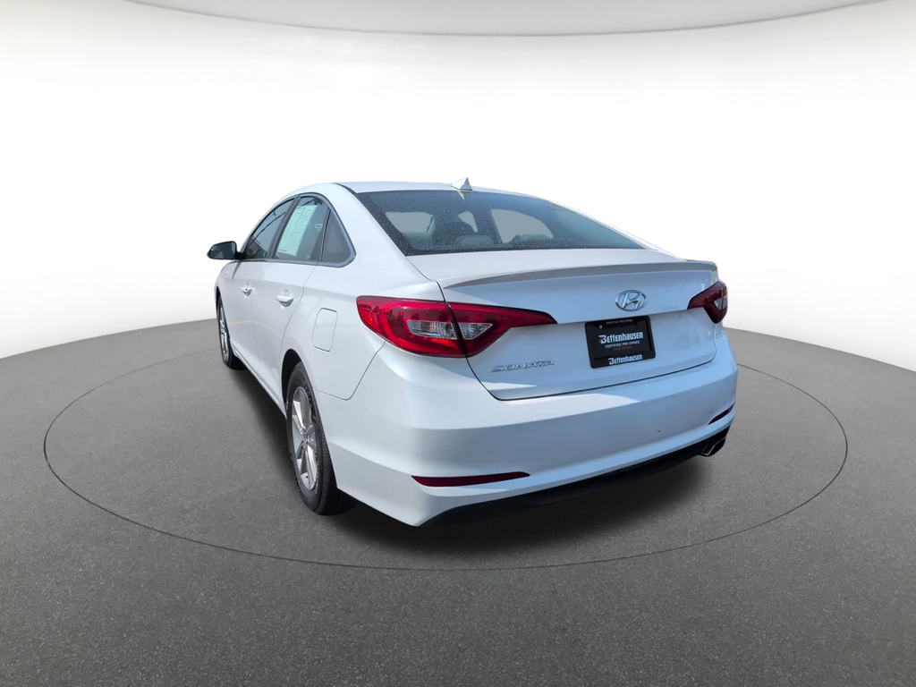 Used 2017 White Hyundai Base image 8