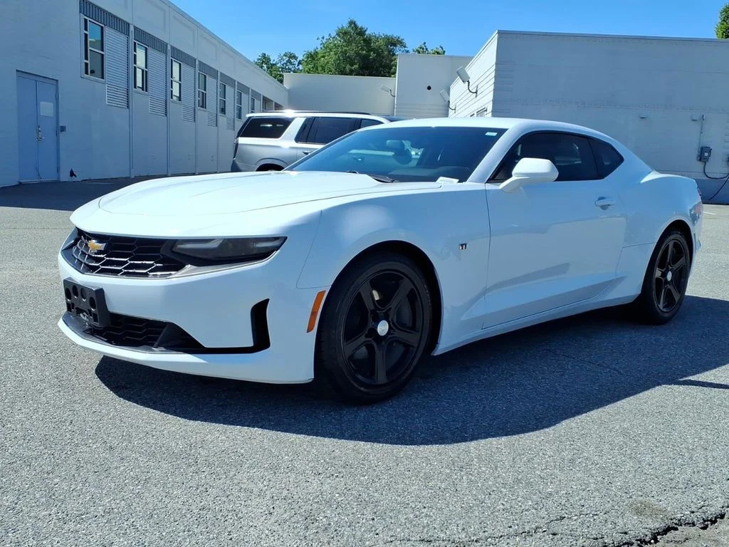 Used 2023 White Chevrolet 1LT image 24