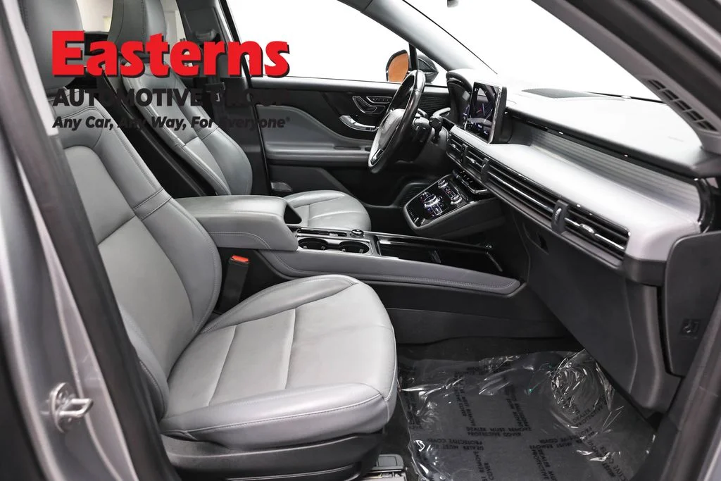 Used 2022 Silver Lincoln Standard image 26