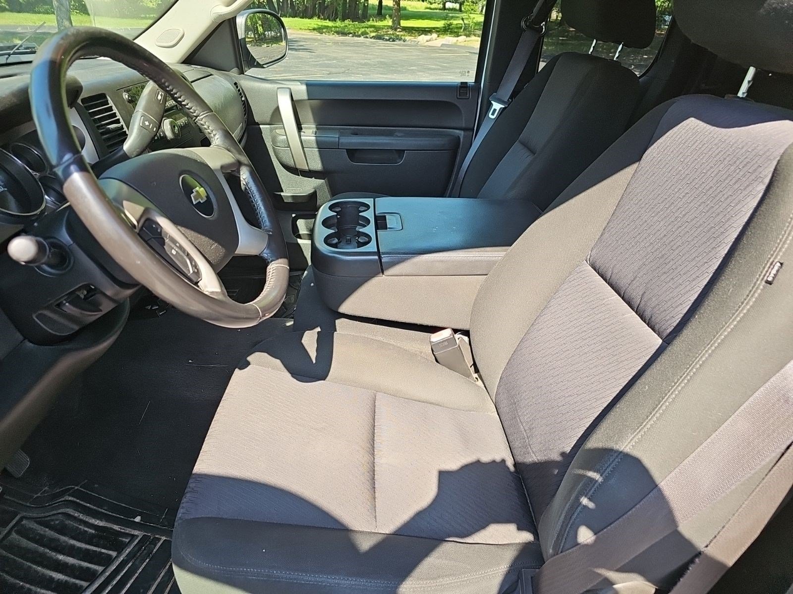 Used 2010 Summit White Chevrolet LT image 15