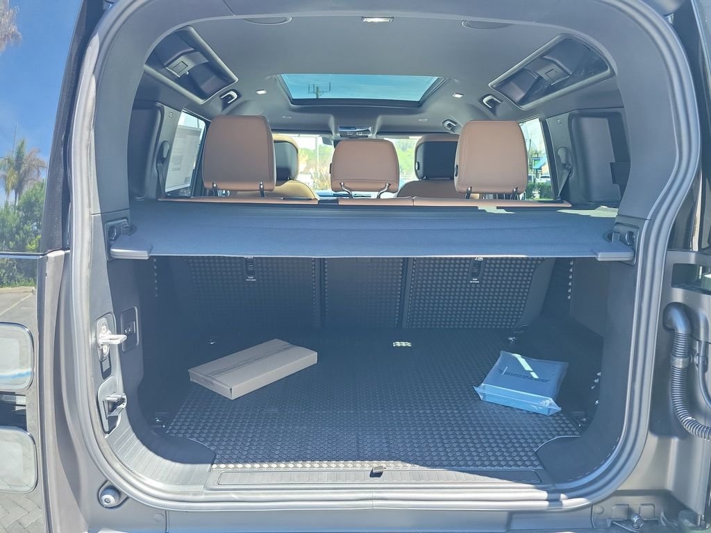 New 2026 Woolstone Green Land Rover X-Dynamic SE image 11