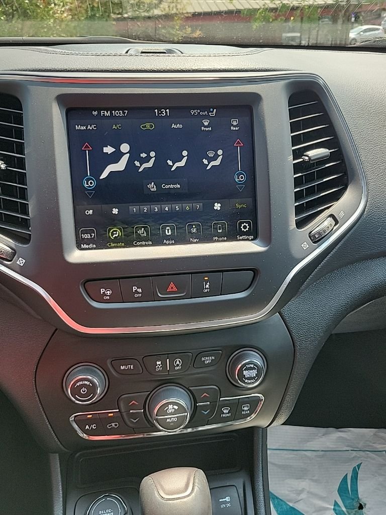 Used 2023 Gray Jeep Altitude image 12