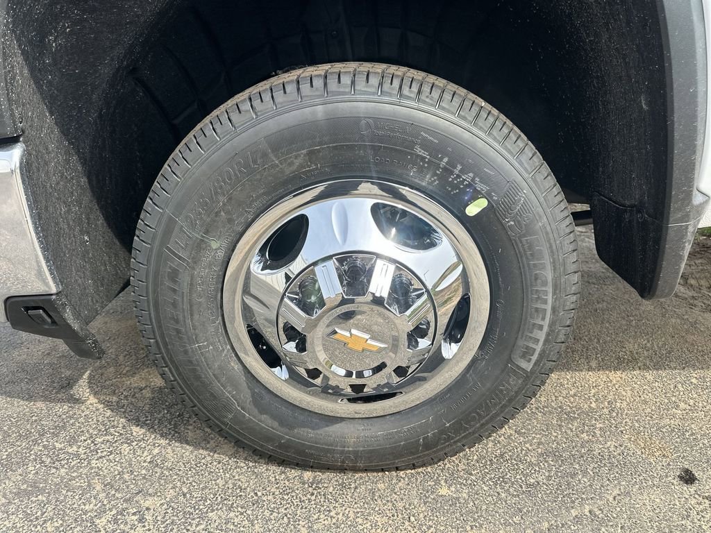 New 2026 Summit White Chevrolet LT image 10