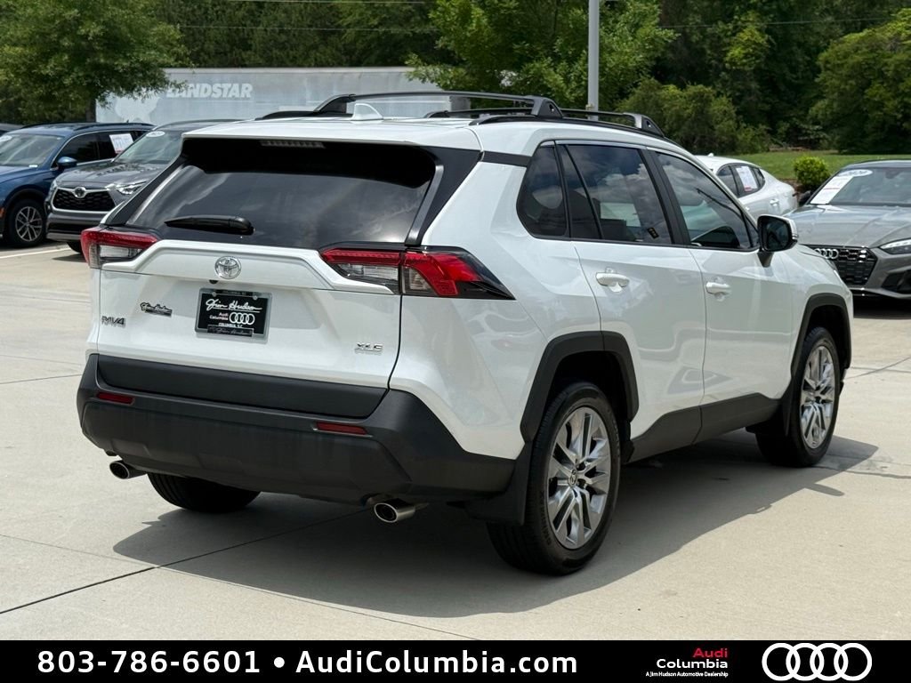 Used 2025 Beige Toyota XLE Premium image 13