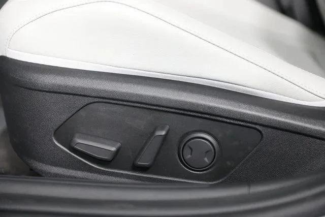 2025 Hyundai Elantra Limited - Photo 81
