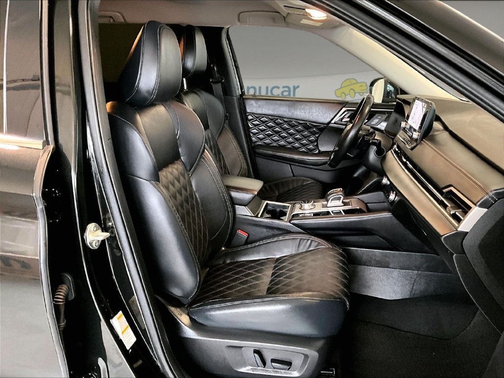 Used 2022 Black Mitsubishi SEL image 11