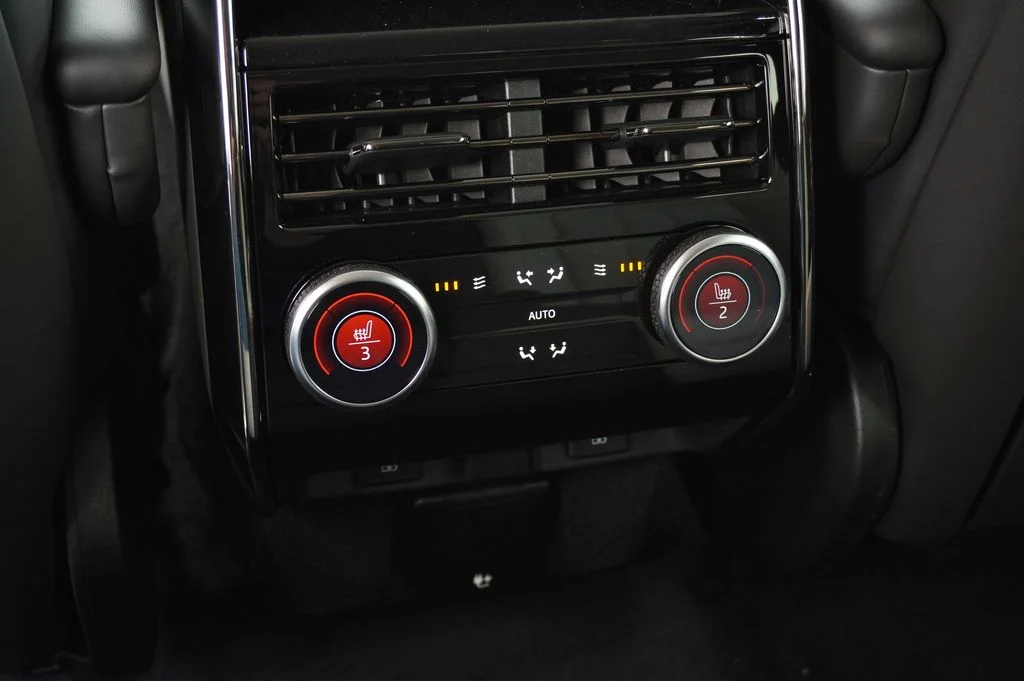 New 2026 Santorini Black Land Rover Dynamic SE image 35