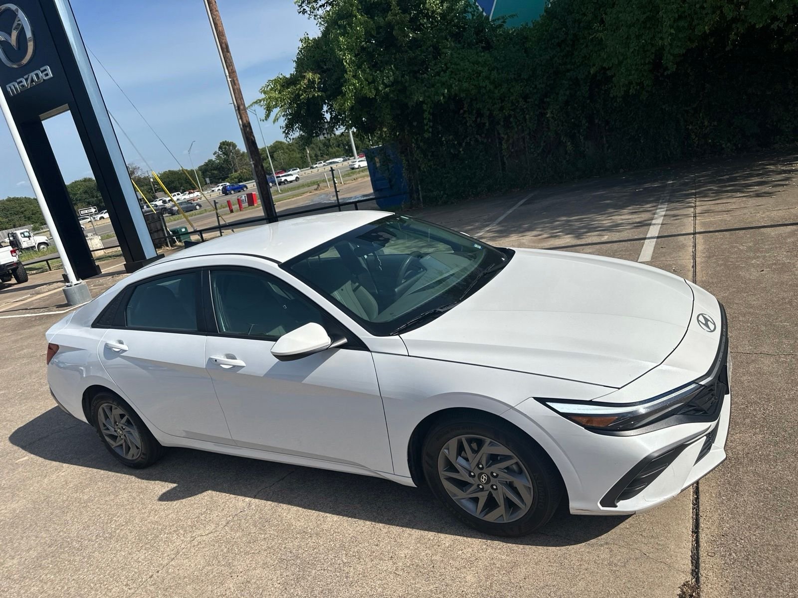 Used 2024 White Hyundai SEL image 9