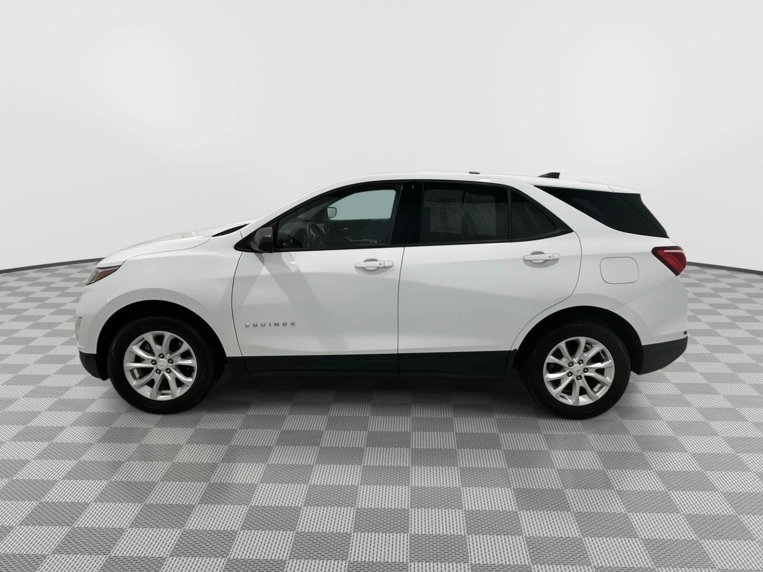Used 2019 Chevrolet Equinox LS with VIN 2GNAXSEV6K6117180 for sale in Alexandria, Minnesota