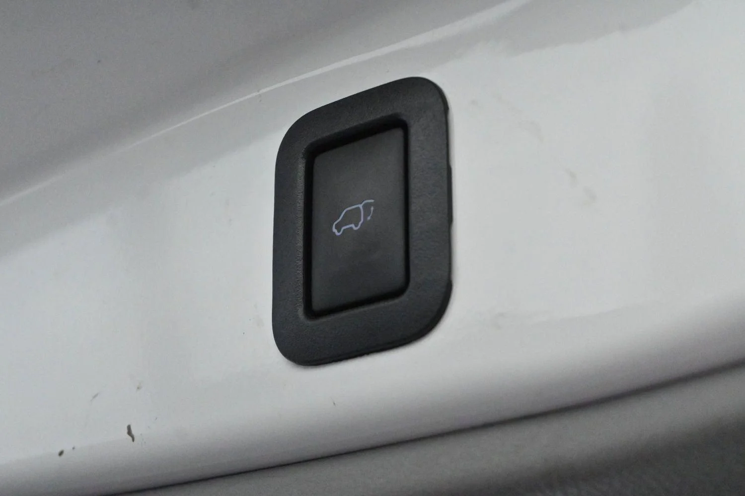 Used 2017 Blizzard Pearl Toyota Limited image 10