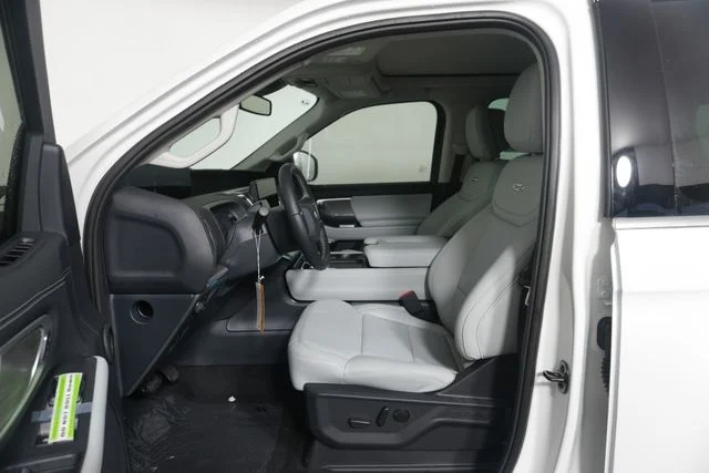 New 2027 Star White Metallic Tri-Coat Ford Platinum image 23