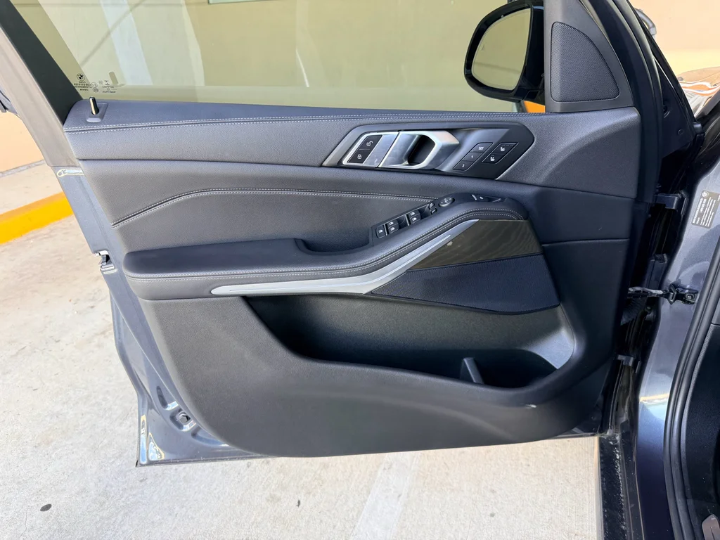 Used 2022 Arctic Grey Metallic BMW xDrive40i image 10
