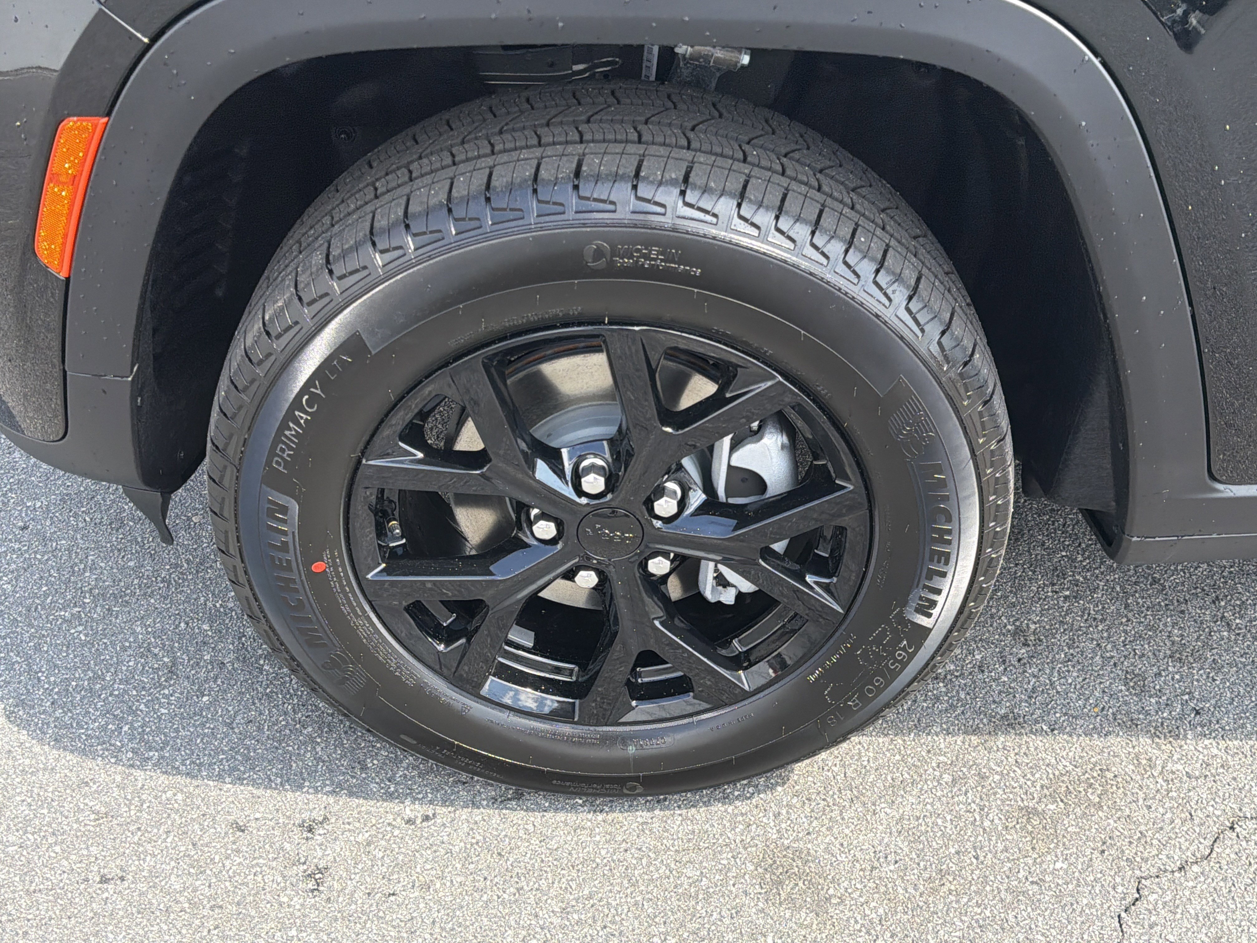 New 2026 Diamond Black Crystal Pearl-Coat Exterior Paint Jeep Altitude image 13