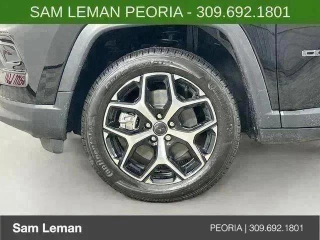 New 2026 Diamond Black Crystal Pearl-Coat Exterior Paint Jeep Limited image 28