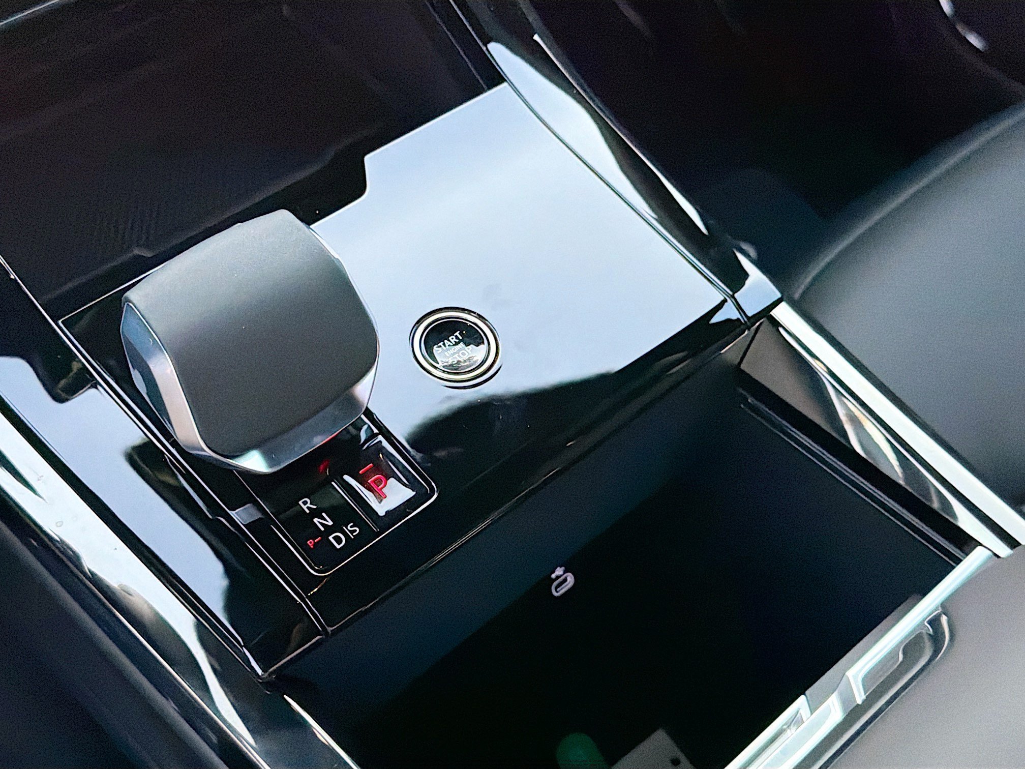 New 2026 Santorini Black LAND ROVER Dynamic SE image 28