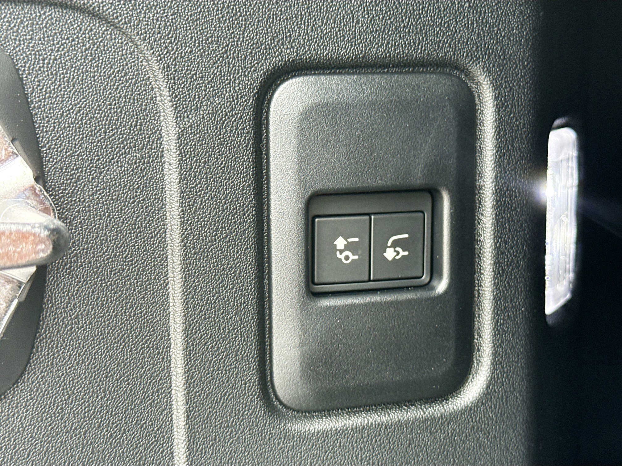 New 2026 Woolstone Green LAND ROVER X-Dynamic SE image 13