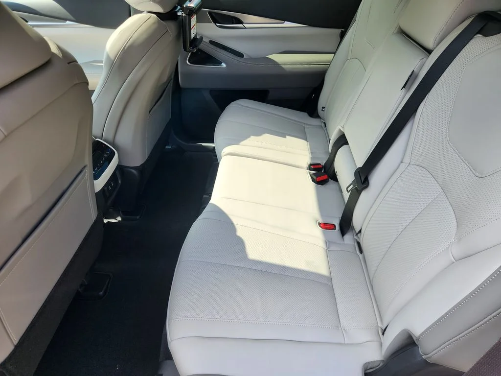 New 2027 MINERAL BLACK INFINITI Luxe AWD image 10