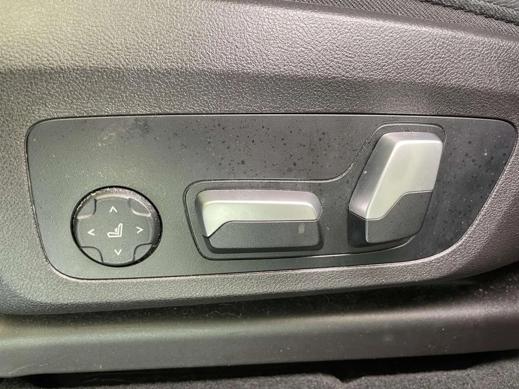 Used 2023 Gray BMW xDrive30i image 15