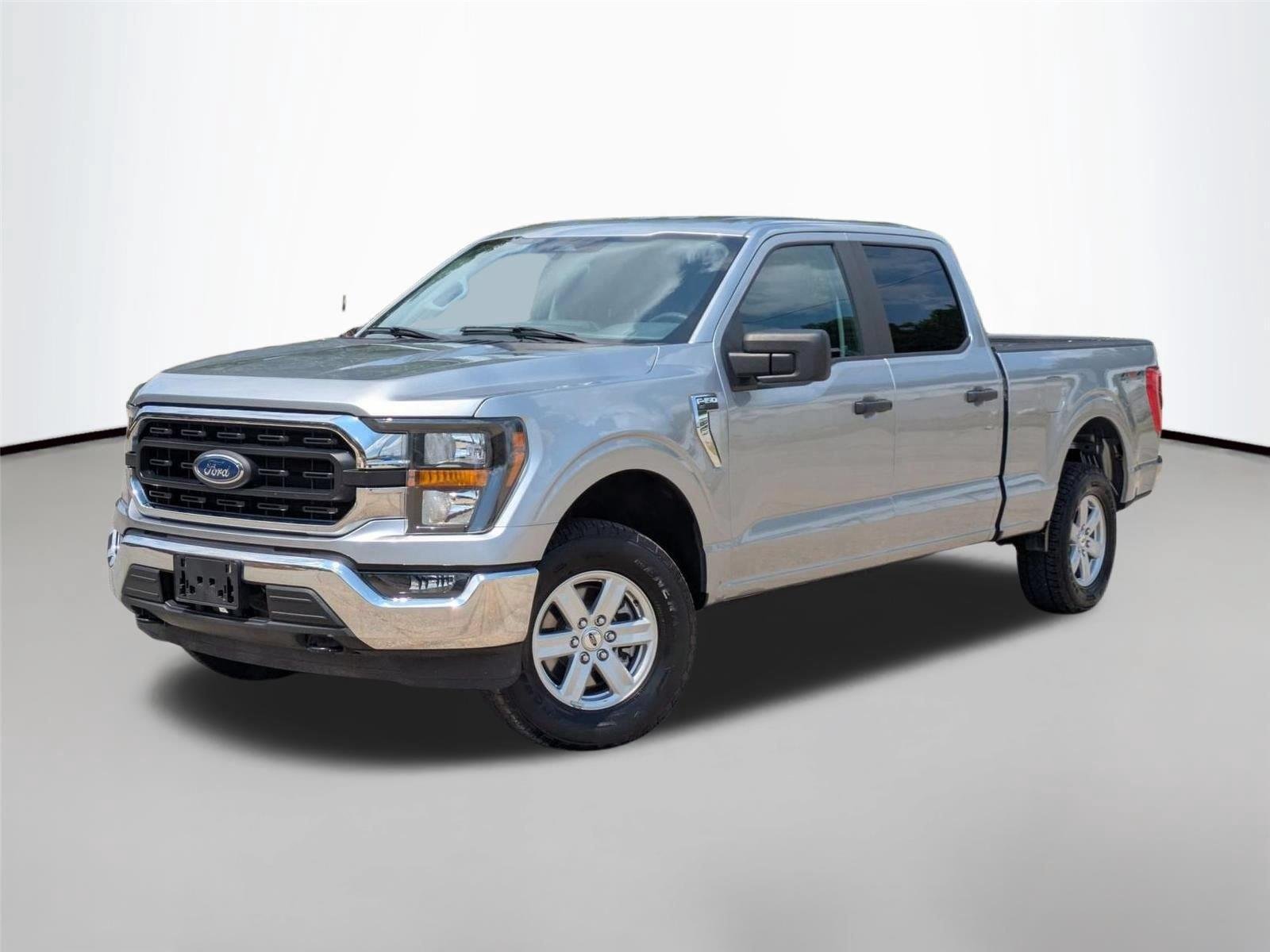 Used 2023 Iconic Silver Metallic Ford XLT image 1