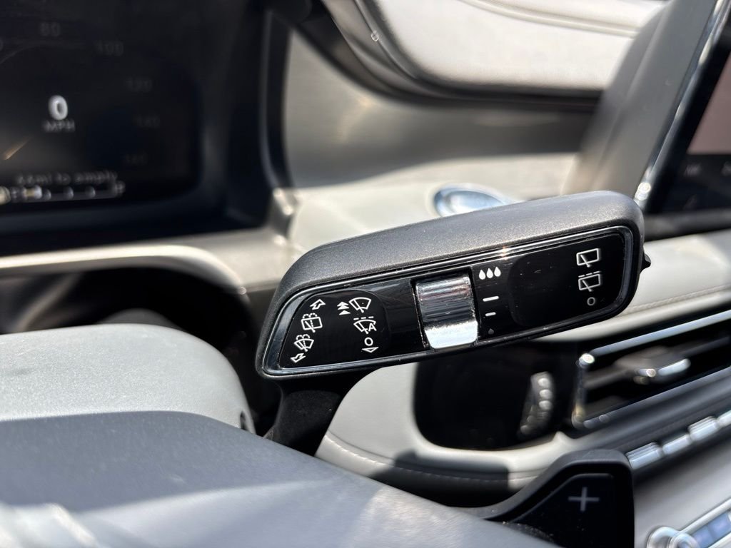 Used 2020 Gray Lincoln Reserve image 32