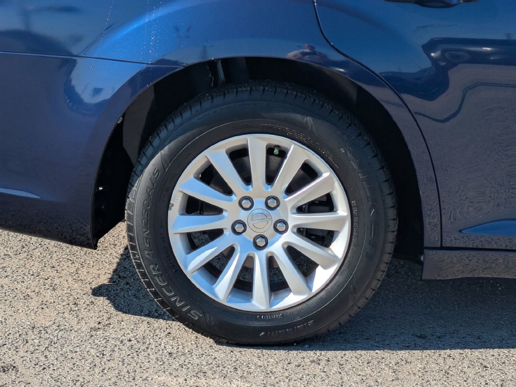 Used 2014 Blue Chrysler Base image 11
