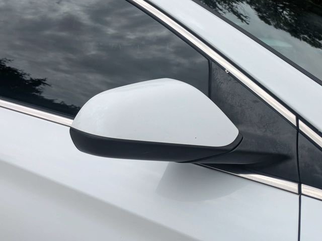 Used 2019 White Hyundai SE image 10