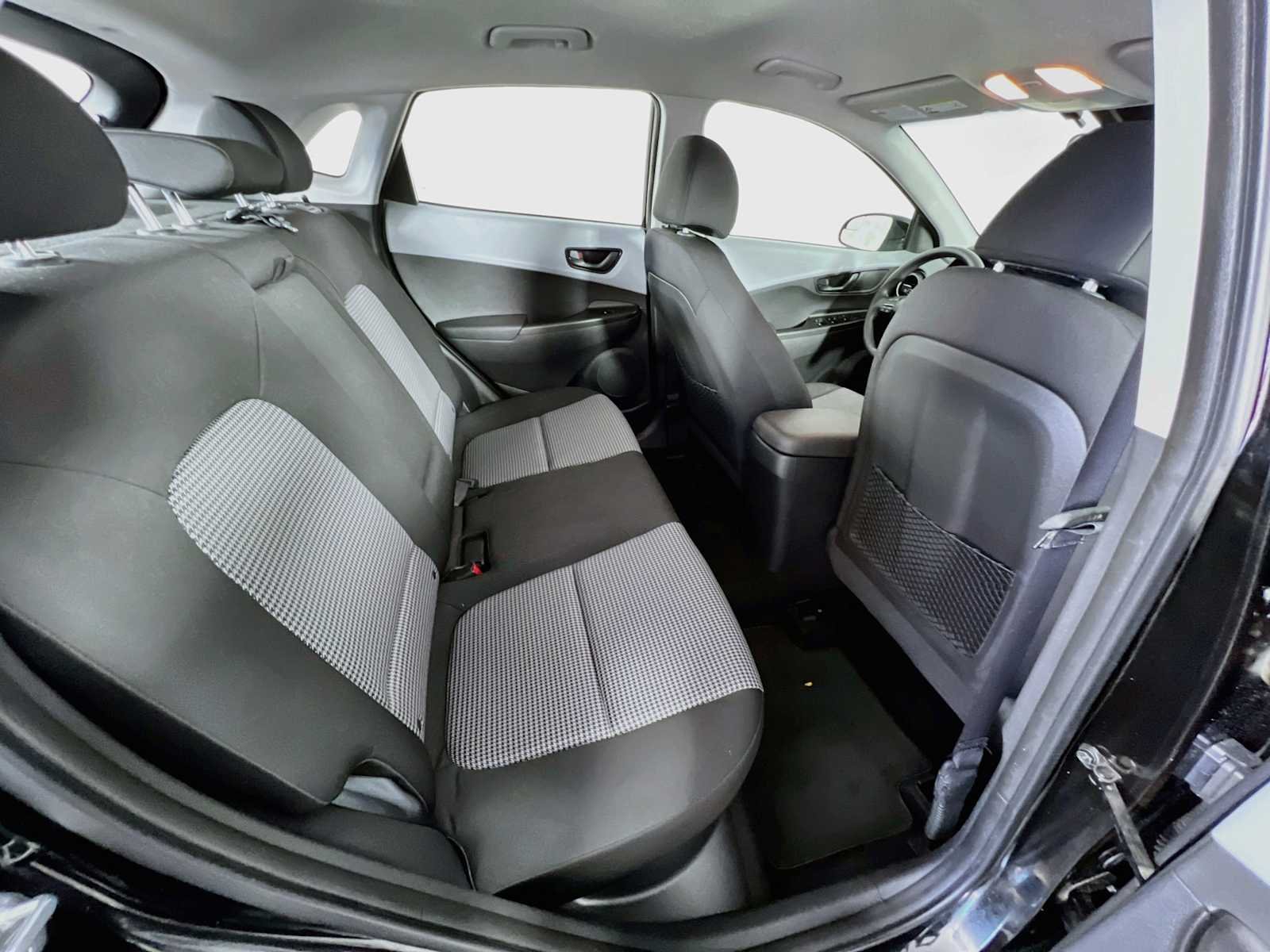 Used 2020 Ultra Black Hyundai SE image 27