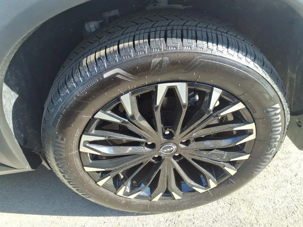 New 2026 Everest White Pearl TriCoat Nissan Dark Armor™ image 9
