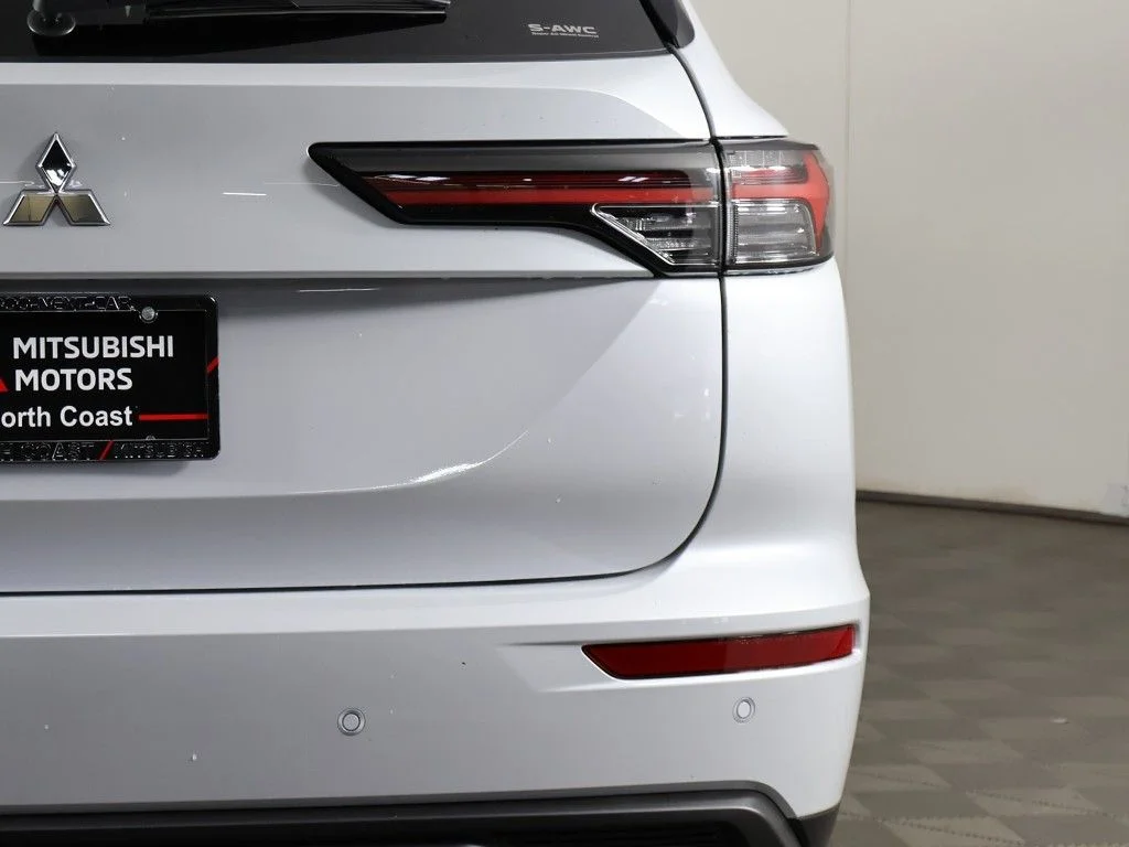 New 2026 White Mitsubishi ES image 17
