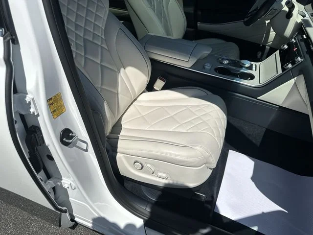 Used 2025 Uyuni White Genesis 3.5T Prestige image 28