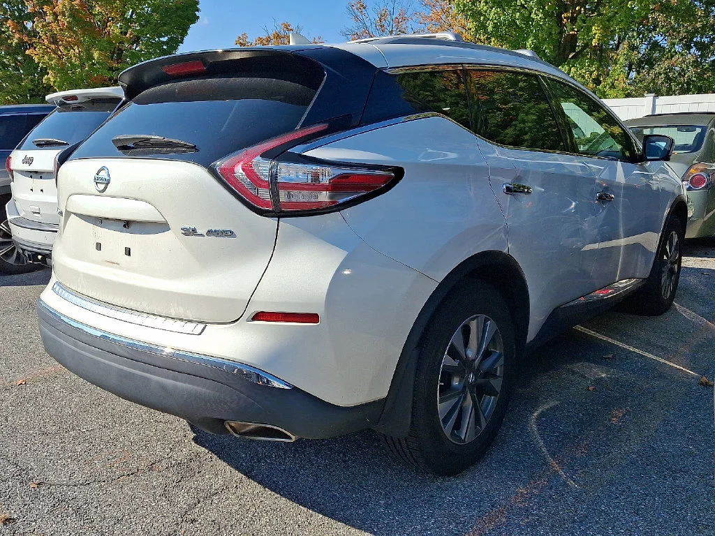 Used 2018 White Nissan SL image 5