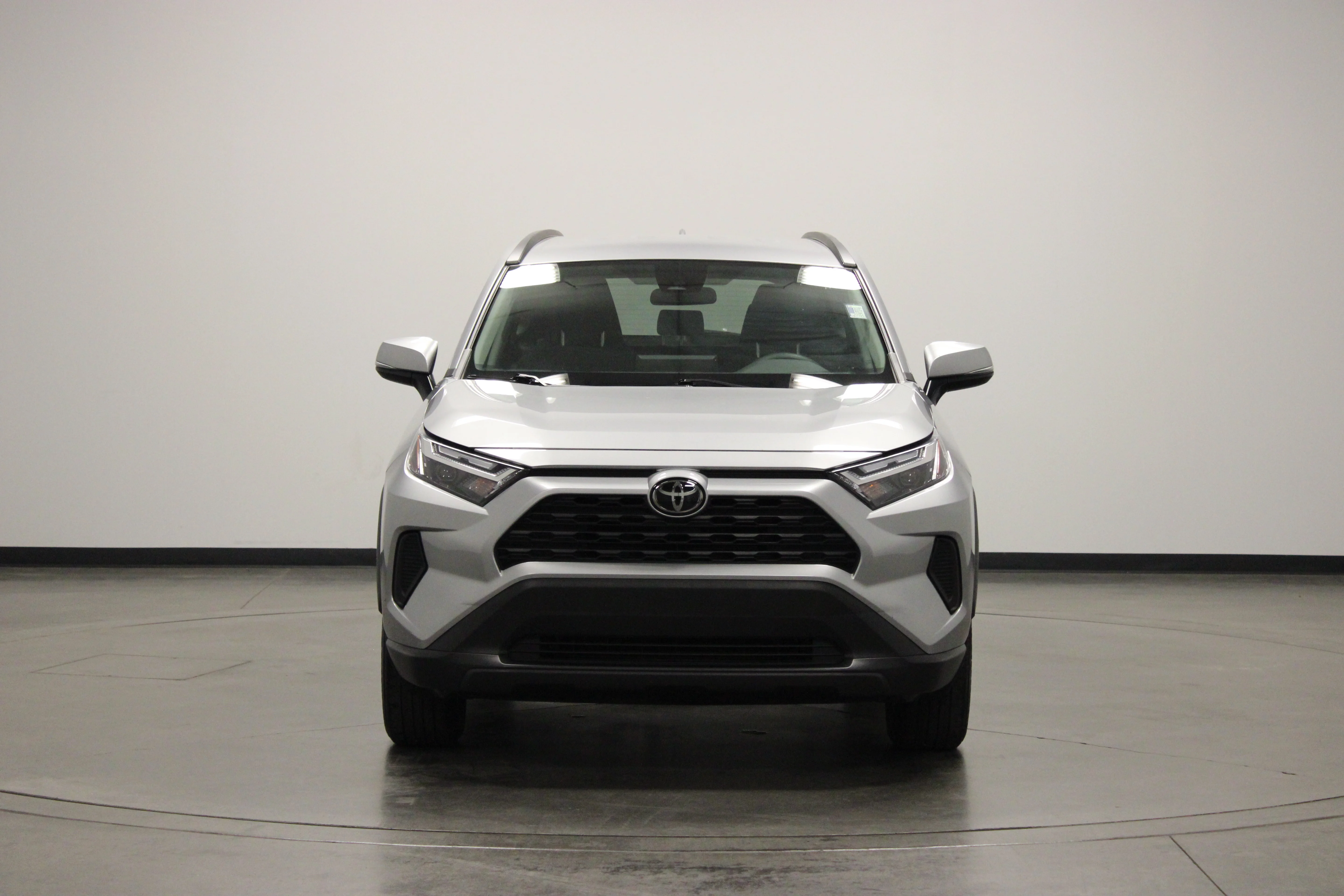 Used 2025 Silver Sky Metallic Toyota XLE image 3