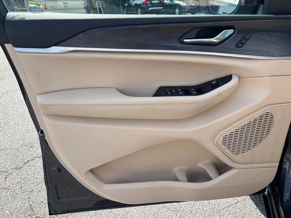 Used 2025 Gray Jeep Limited image 11