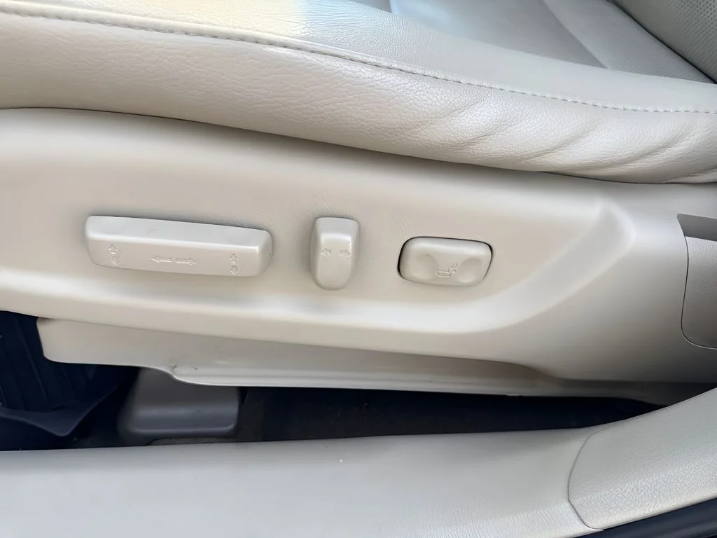 Used 2016  Acura Base image 10
