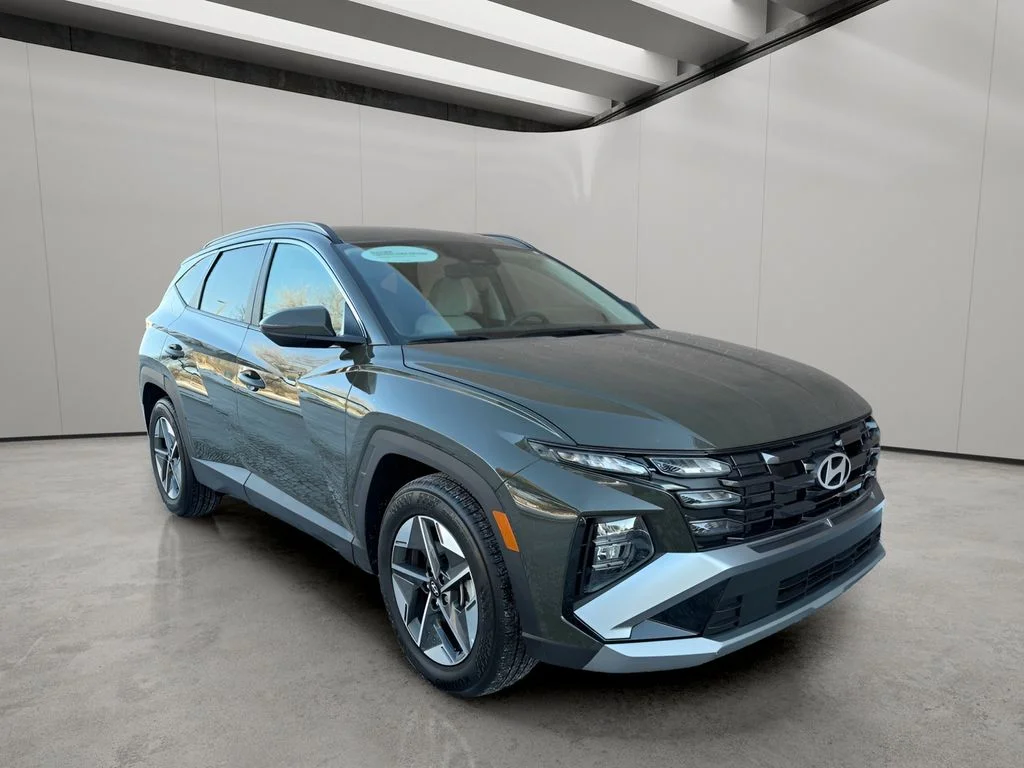 Used 2025 Rockwood Green Hyundai SEL image 7