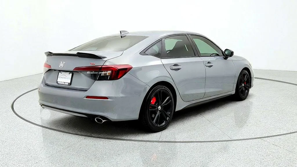 Used 2025 Urban Gray Pearl Honda Manual image 5