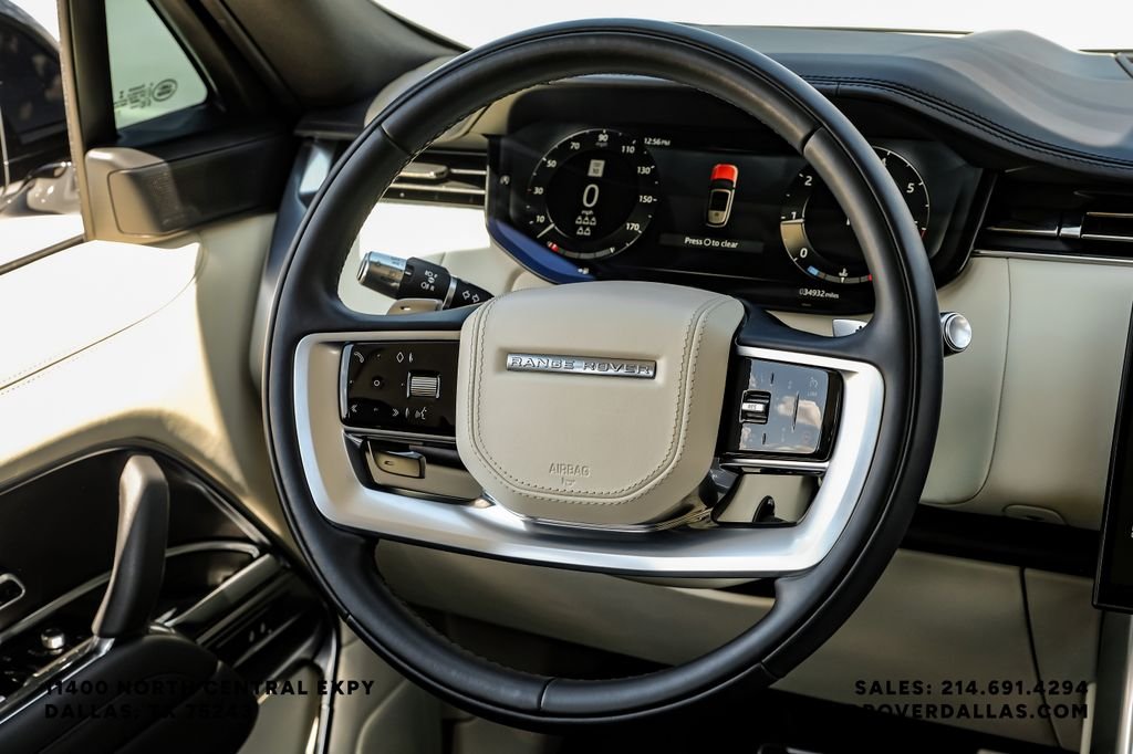 Used 2022 White Land Rover SE image 15