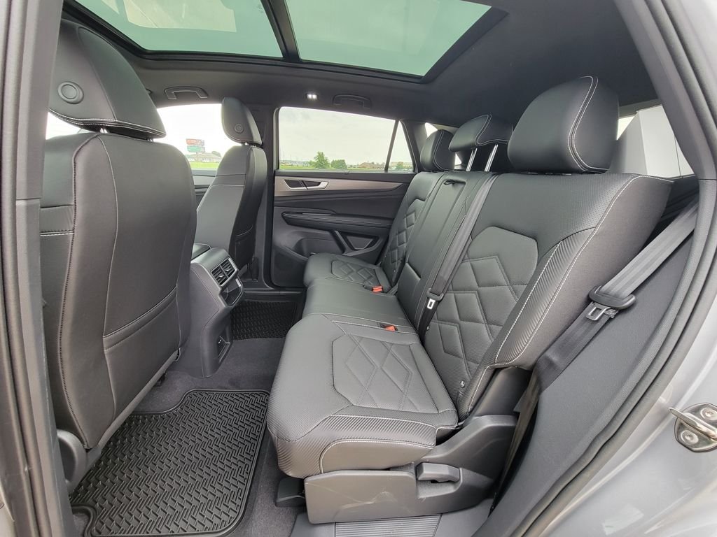 2025 Volkswagen Atlas Cross Sport SE w/Tech - Photo 22