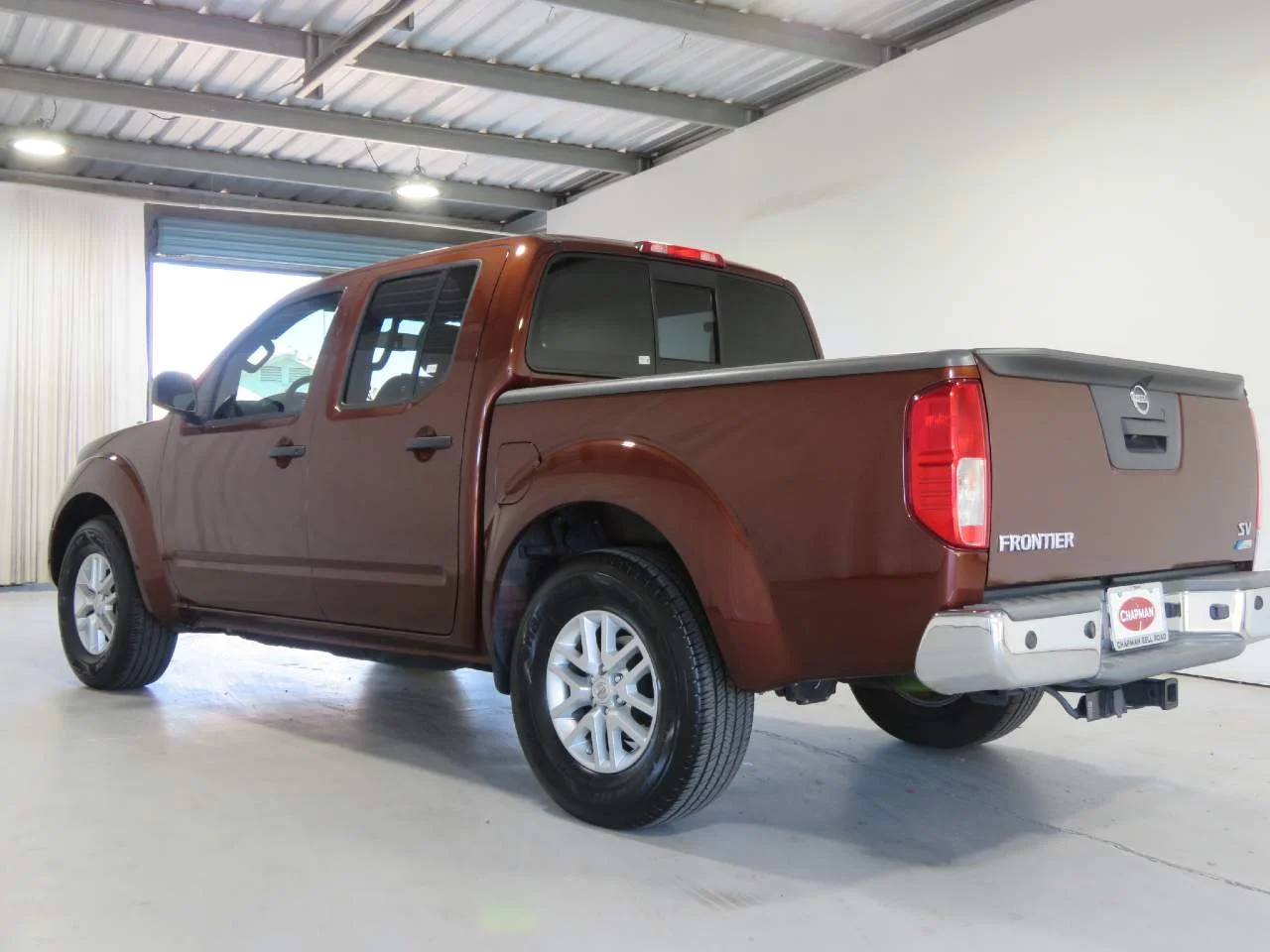 Used 2017 Lava Red Nissan SV Crew Cab image 6