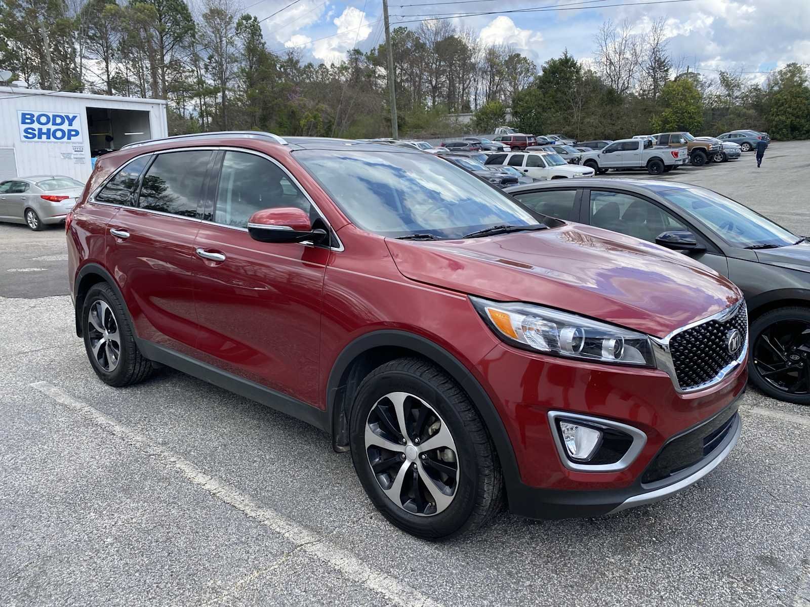Used 2017 Kia Sorento EX with VIN 5XYPH4A10HG194542 for sale in Auburn, AL