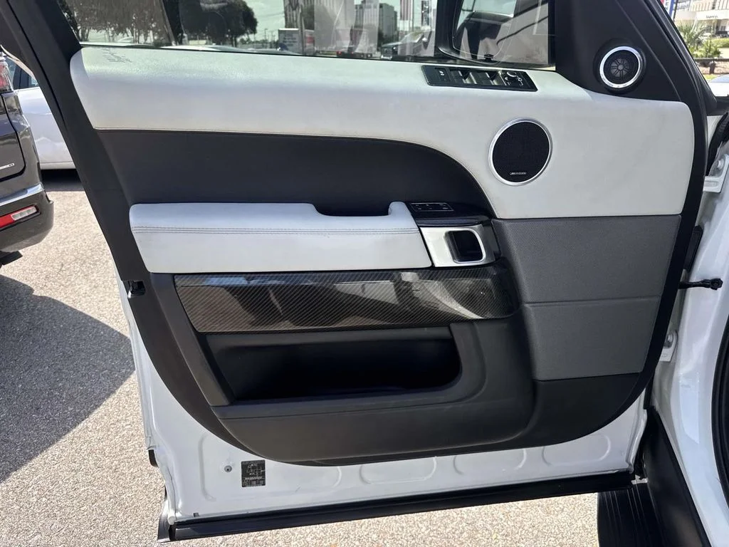 Used 2016 White Land Rover HSE Td6 image 19