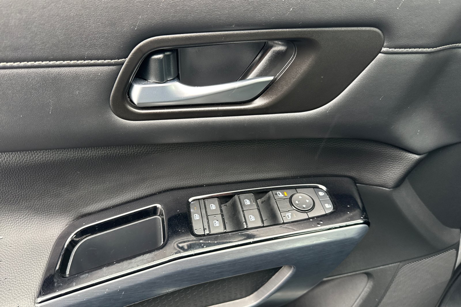 2025 Nissan Pathfinder SL - Photo 50
