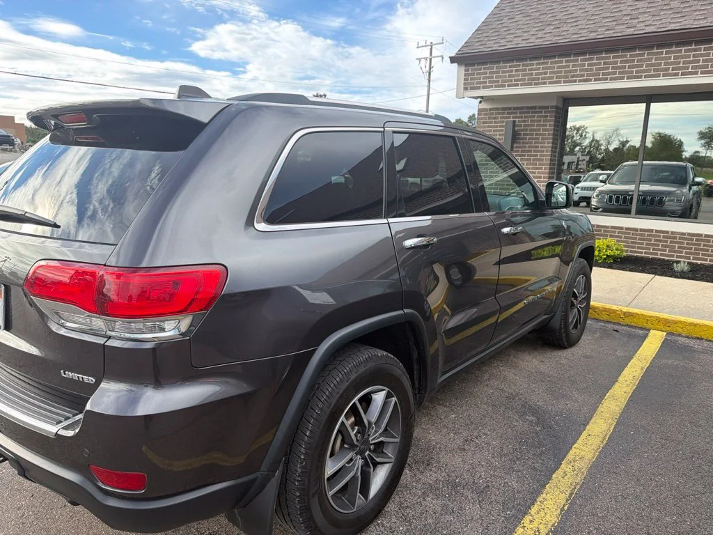 Used 2019 Gray Jeep Limited image 4